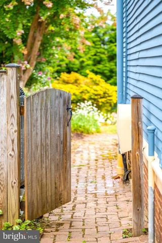 102 DUKE OF GLOUCESTER ST, Annapolis, MD 21401