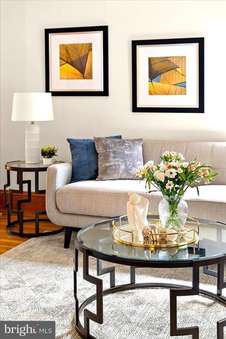102 DUKE OF GLOUCESTER ST, Annapolis, MD 21401