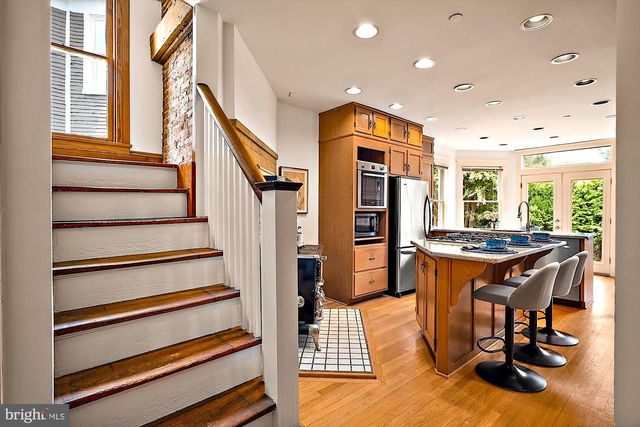 102 DUKE OF GLOUCESTER ST, Annapolis, MD 21401