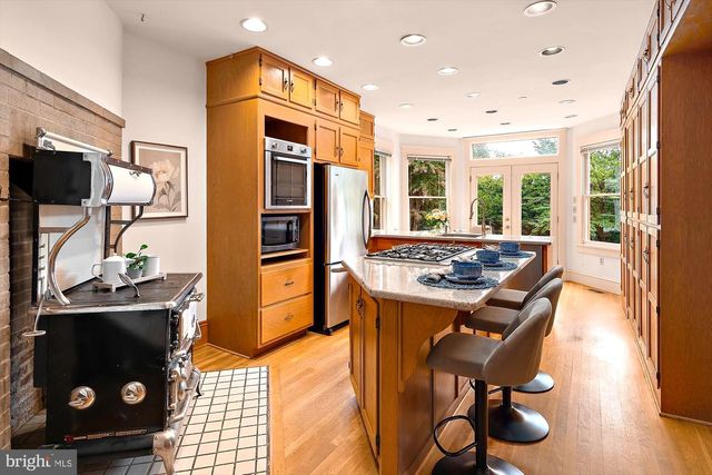 102 DUKE OF GLOUCESTER ST, Annapolis, MD 21401