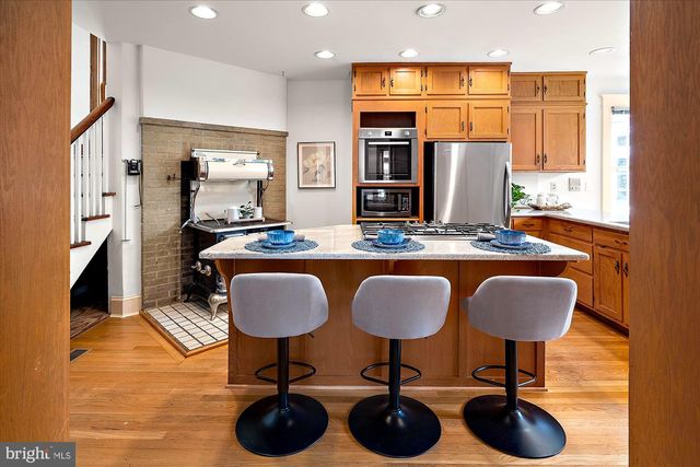 102 DUKE OF GLOUCESTER ST, Annapolis, MD 21401