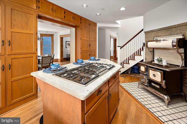 102 DUKE OF GLOUCESTER ST, Annapolis, MD 21401