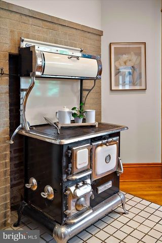 102 DUKE OF GLOUCESTER ST, Annapolis, MD 21401