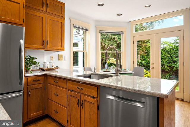 102 DUKE OF GLOUCESTER ST, Annapolis, MD 21401
