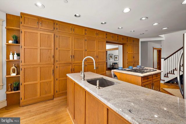 102 DUKE OF GLOUCESTER ST, Annapolis, MD 21401