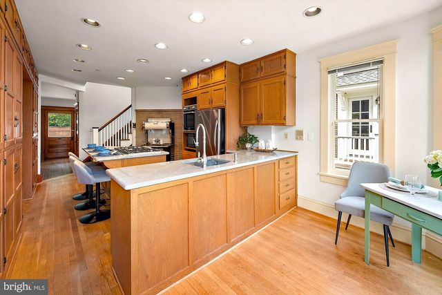102 DUKE OF GLOUCESTER ST, Annapolis, MD 21401