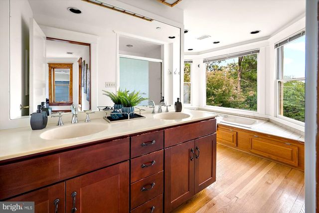 102 DUKE OF GLOUCESTER ST, Annapolis, MD 21401