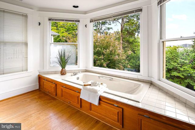102 DUKE OF GLOUCESTER ST, Annapolis, MD 21401