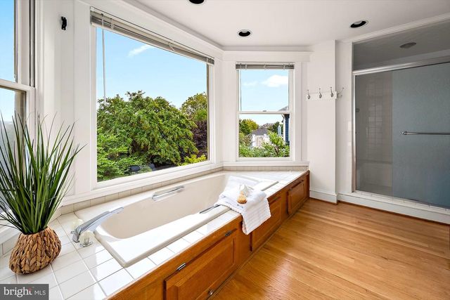 102 DUKE OF GLOUCESTER ST, Annapolis, MD 21401
