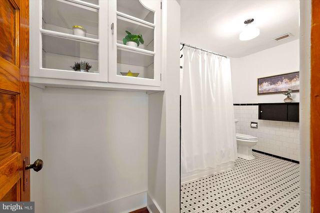 102 DUKE OF GLOUCESTER ST, Annapolis, MD 21401