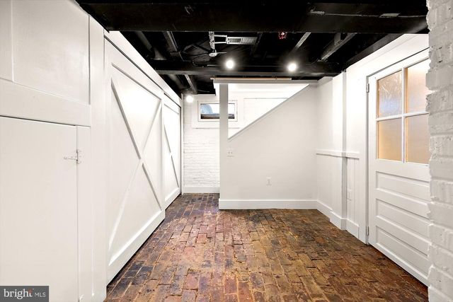 102 DUKE OF GLOUCESTER ST, Annapolis, MD 21401