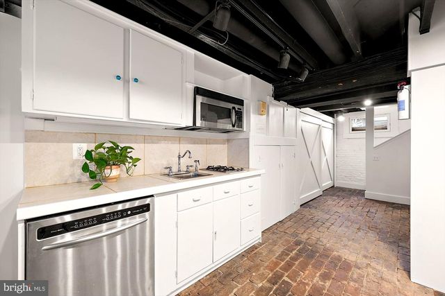 102 DUKE OF GLOUCESTER ST, Annapolis, MD 21401