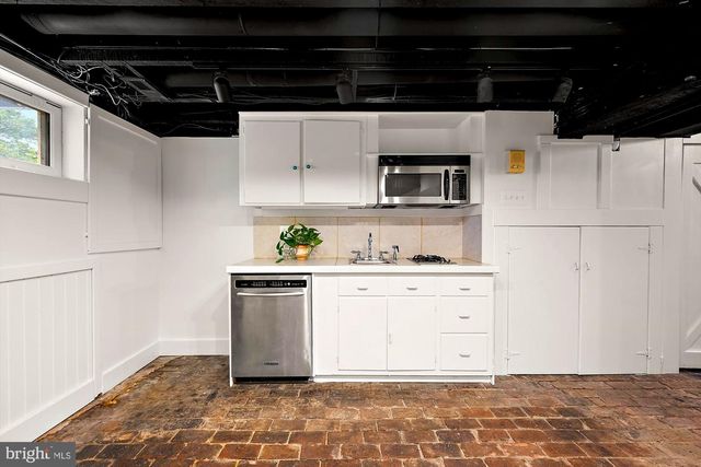 102 DUKE OF GLOUCESTER ST, Annapolis, MD 21401