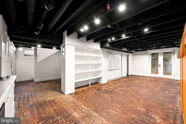 102 DUKE OF GLOUCESTER ST, Annapolis, MD 21401