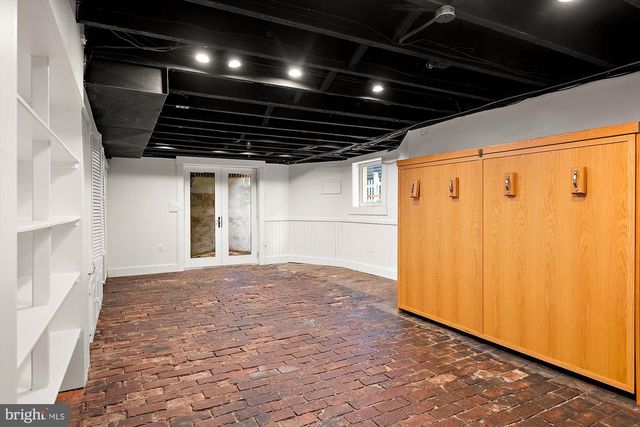 102 DUKE OF GLOUCESTER ST, Annapolis, MD 21401