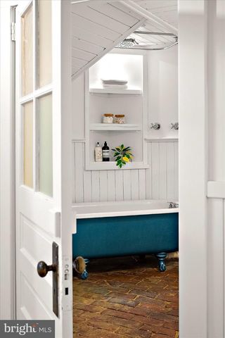 102 DUKE OF GLOUCESTER ST, Annapolis, MD 21401