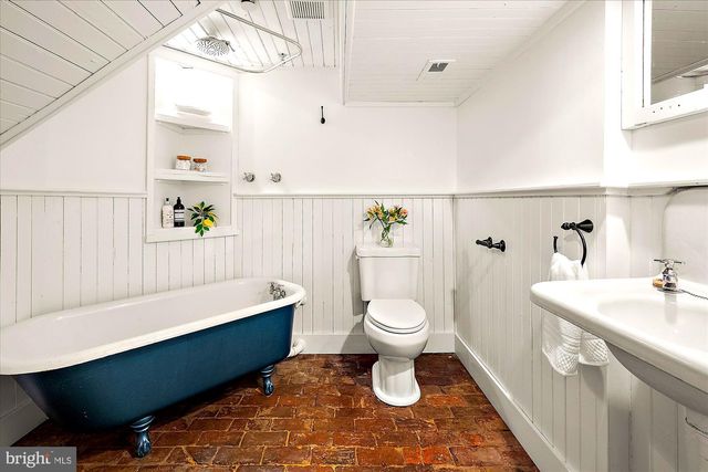 102 DUKE OF GLOUCESTER ST, Annapolis, MD 21401
