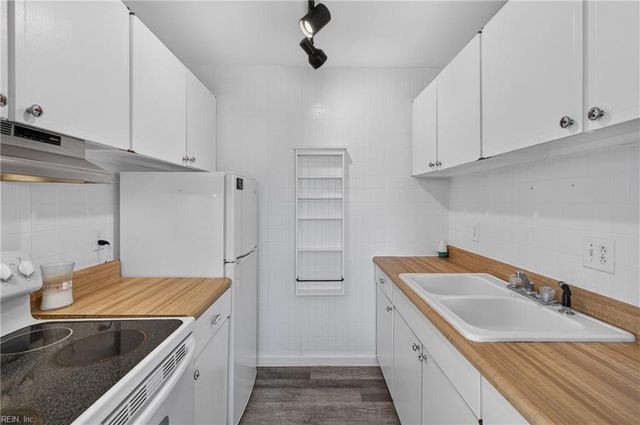 900 E Ocean View Ave Apt 11, Norfolk, VA 23503