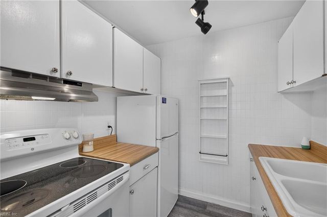 900 E Ocean View Ave Apt 11, Norfolk, VA 23503