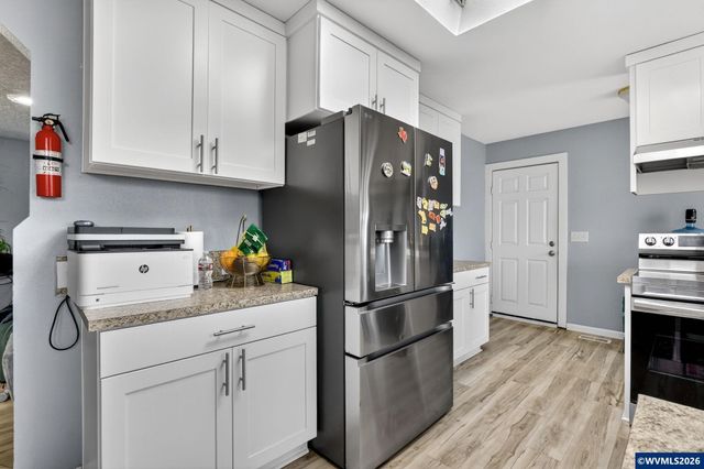 4274 5th St, Hubbard, OR 97032