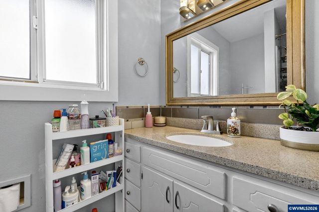 4274 5th St, Hubbard, OR 97032