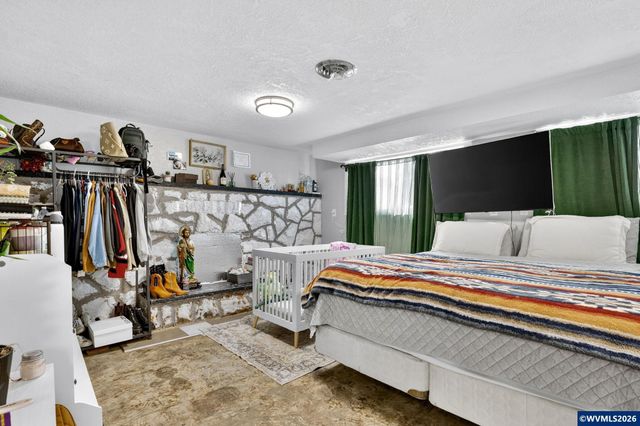 4274 5th St, Hubbard, OR 97032