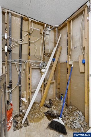 4274 5th St, Hubbard, OR 97032