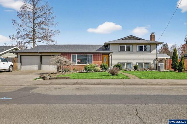 4274 5th St, Hubbard, OR 97032