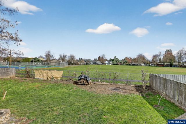 4274 5th St, Hubbard, OR 97032