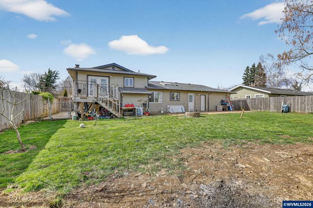 4274 5th St, Hubbard, OR 97032