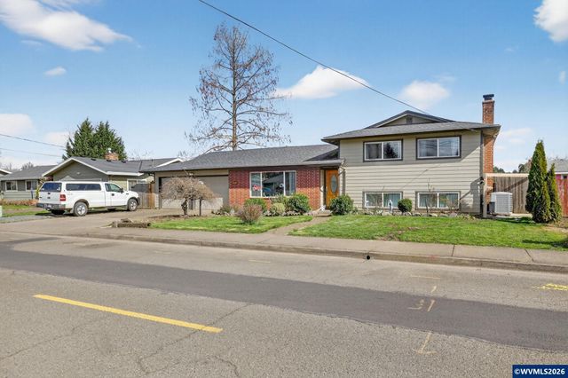 4274 5th St, Hubbard, OR 97032