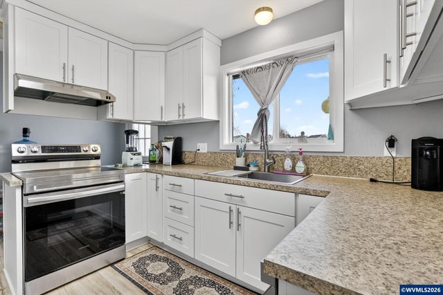 4274 5th St, Hubbard, OR 97032