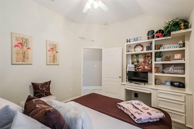 10010 Forest Spring Lane, Pearland, TX 77584