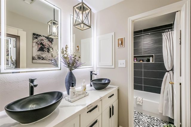 10010 Forest Spring Lane, Pearland, TX 77584