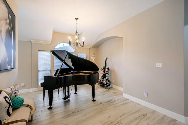 10010 Forest Spring Lane, Pearland, TX 77584