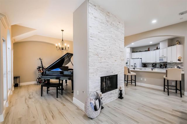 10010 Forest Spring Lane, Pearland, TX 77584