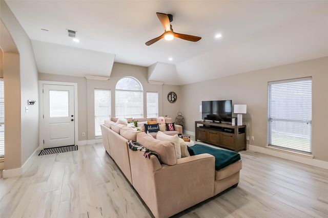 10010 Forest Spring Lane, Pearland, TX 77584