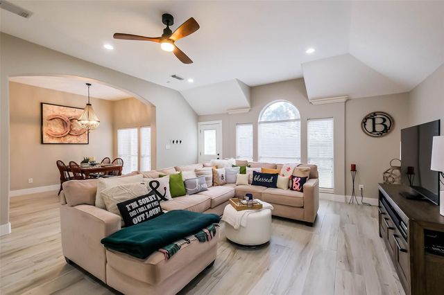 10010 Forest Spring Lane, Pearland, TX 77584