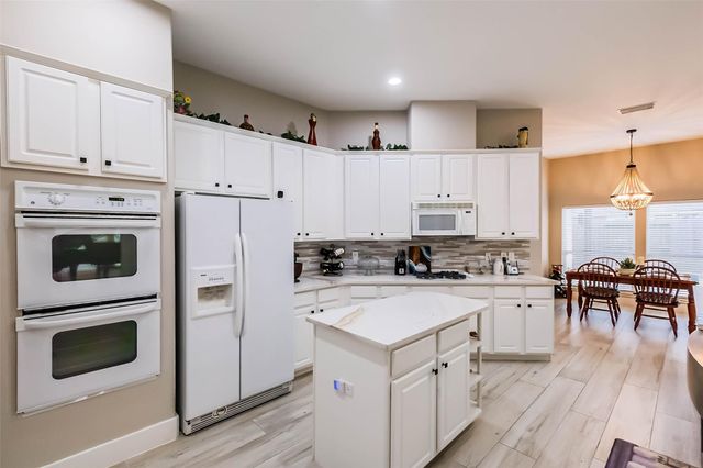 10010 Forest Spring Lane, Pearland, TX 77584