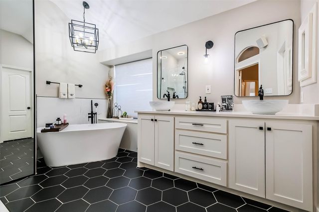 10010 Forest Spring Lane, Pearland, TX 77584