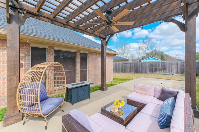 10010 Forest Spring Lane, Pearland, TX 77584