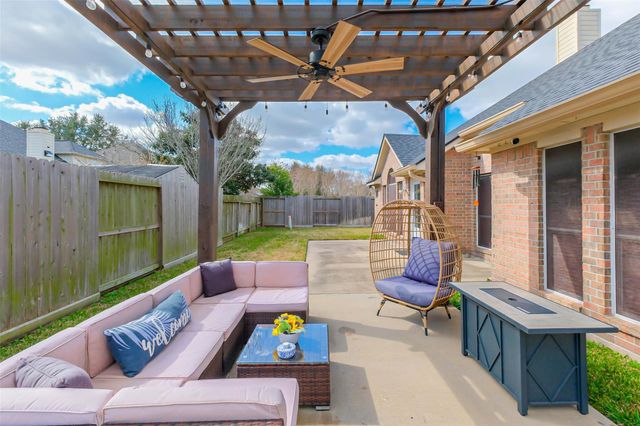 10010 Forest Spring Lane, Pearland, TX 77584