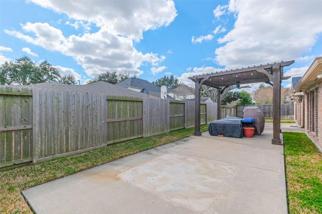10010 Forest Spring Lane, Pearland, TX 77584