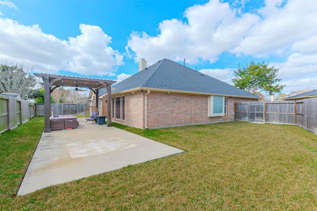 10010 Forest Spring Lane, Pearland, TX 77584