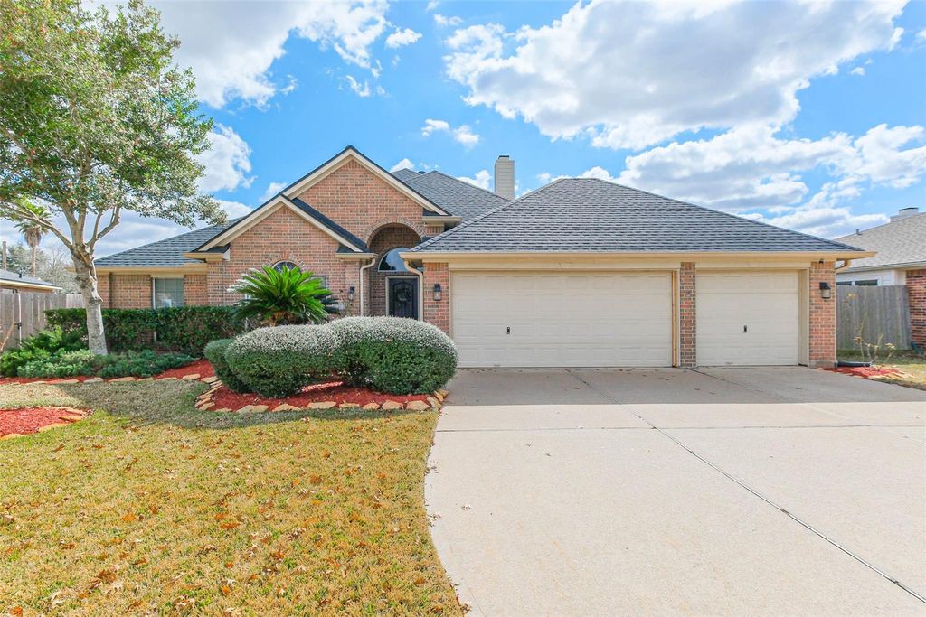 10010 Forest Spring Lane, Pearland, TX 77584