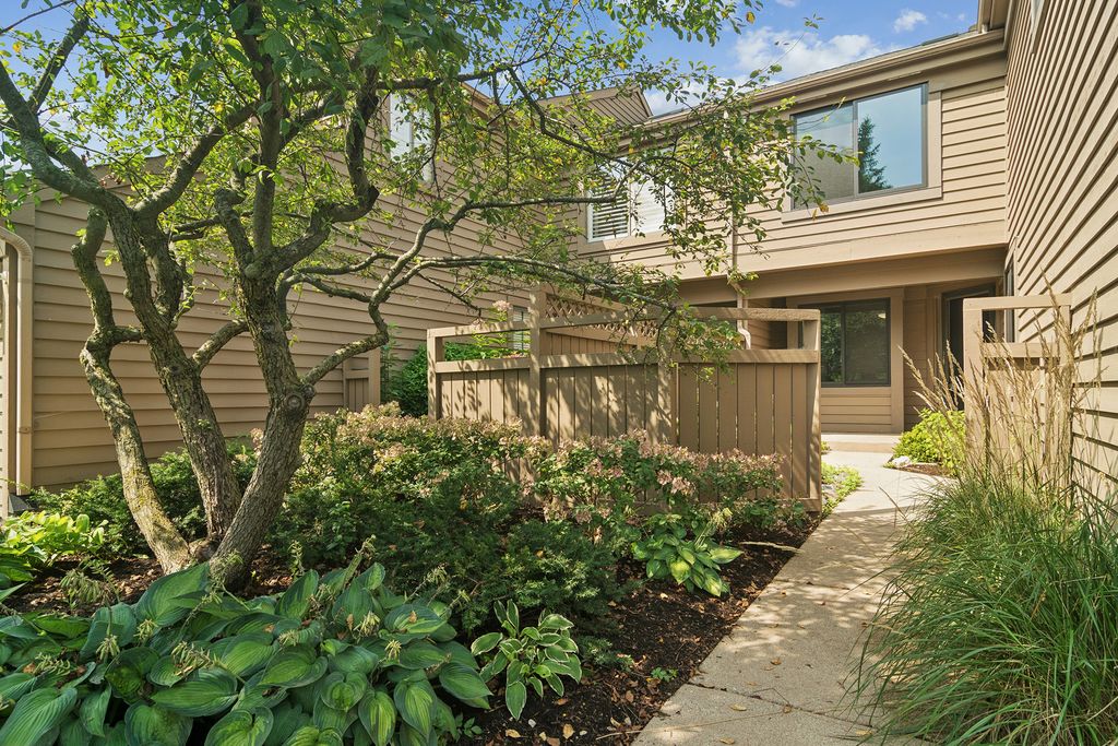 820 Golf Lane, Lake Barrington, IL 60010 — exterior
