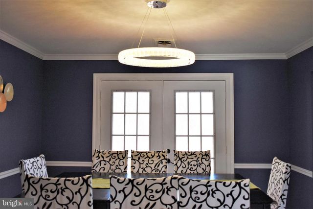 6 MORNINGSIDE DR, Pennington, NJ 08534