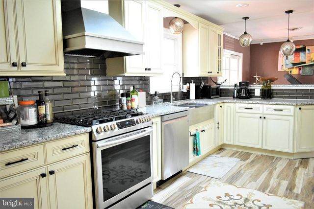 6 MORNINGSIDE DR, Pennington, NJ 08534