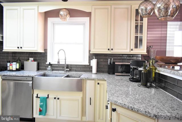 6 MORNINGSIDE DR, Pennington, NJ 08534