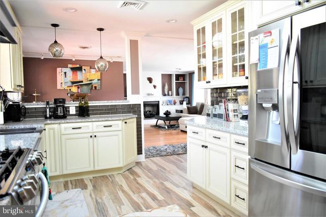 6 MORNINGSIDE DR, Pennington, NJ 08534